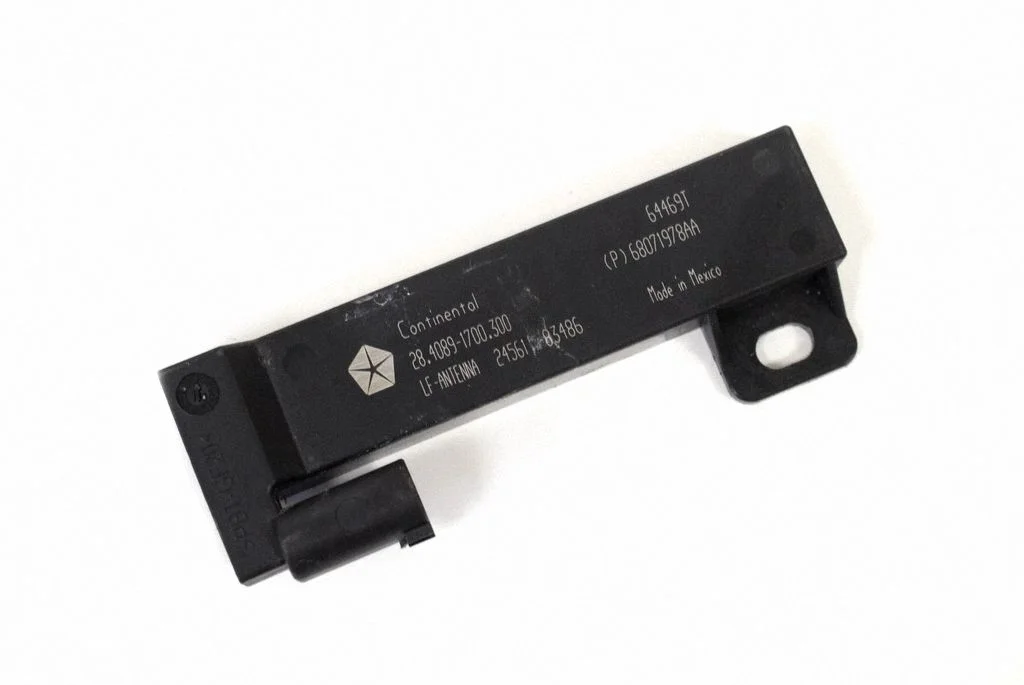 Aerial GPS antenna P680071978AA