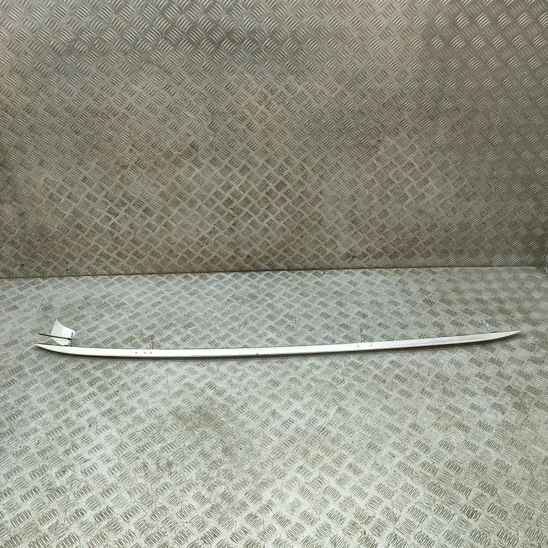 Relingi dachowe 4M8860021H