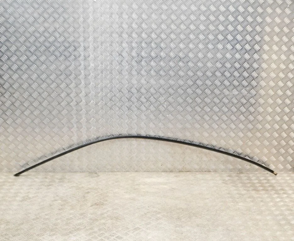 Jumta apdares līste „moldings" – kreisā