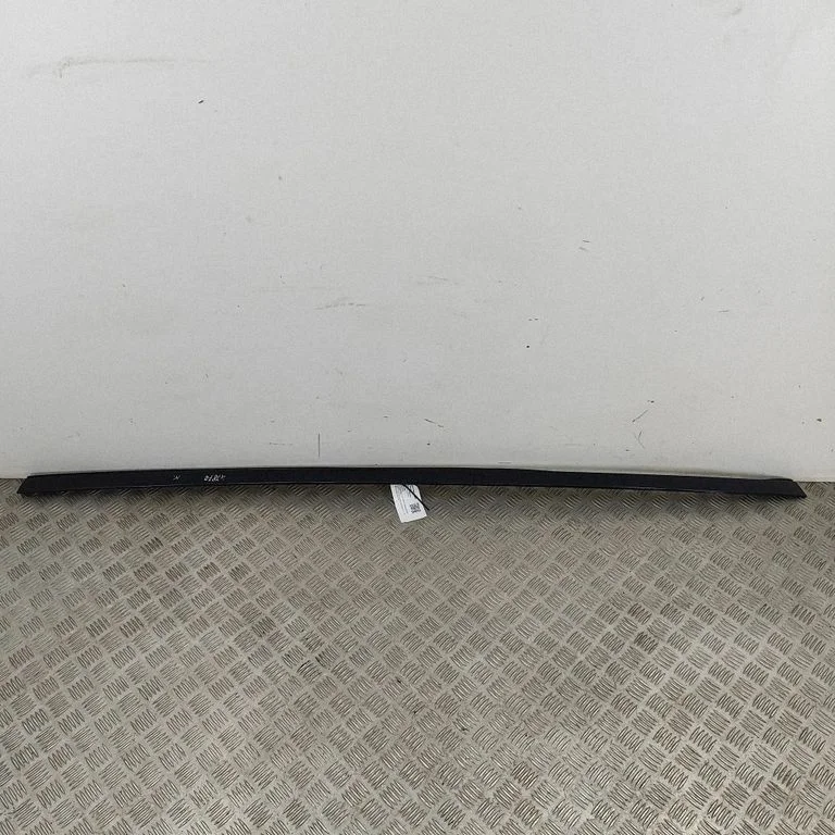 Roof trim bar molding cover BJ32517C79AG