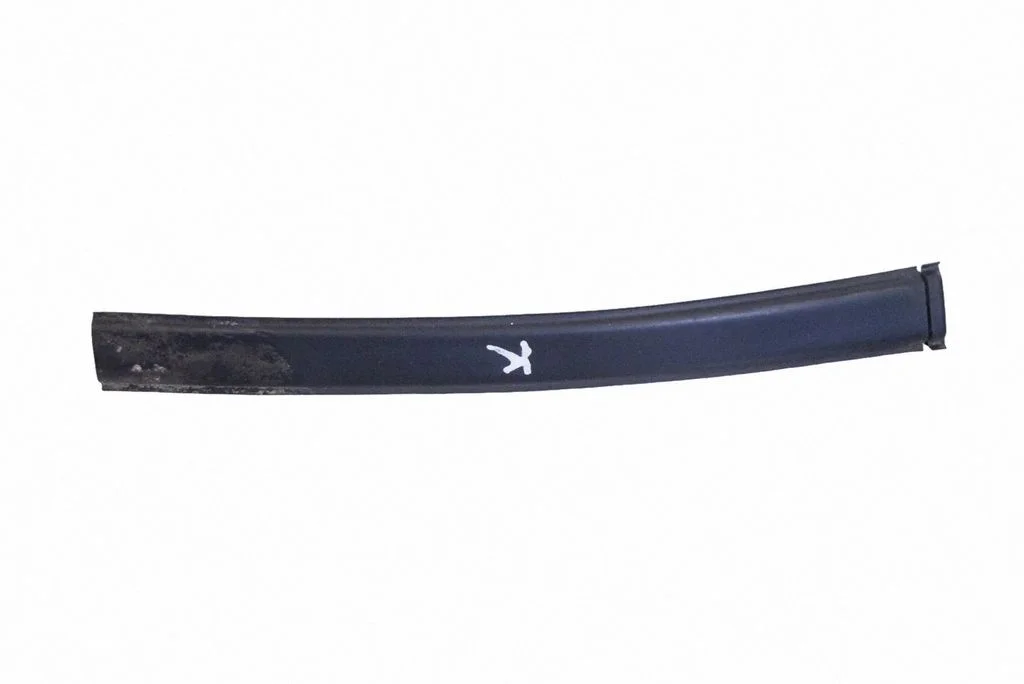 Katuse liist „molding" – vasak