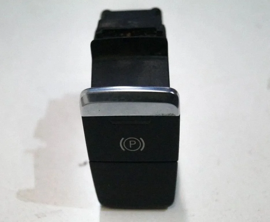 Hand parking brake switch – Audi A8 S8 D4 4H (2010-2016)