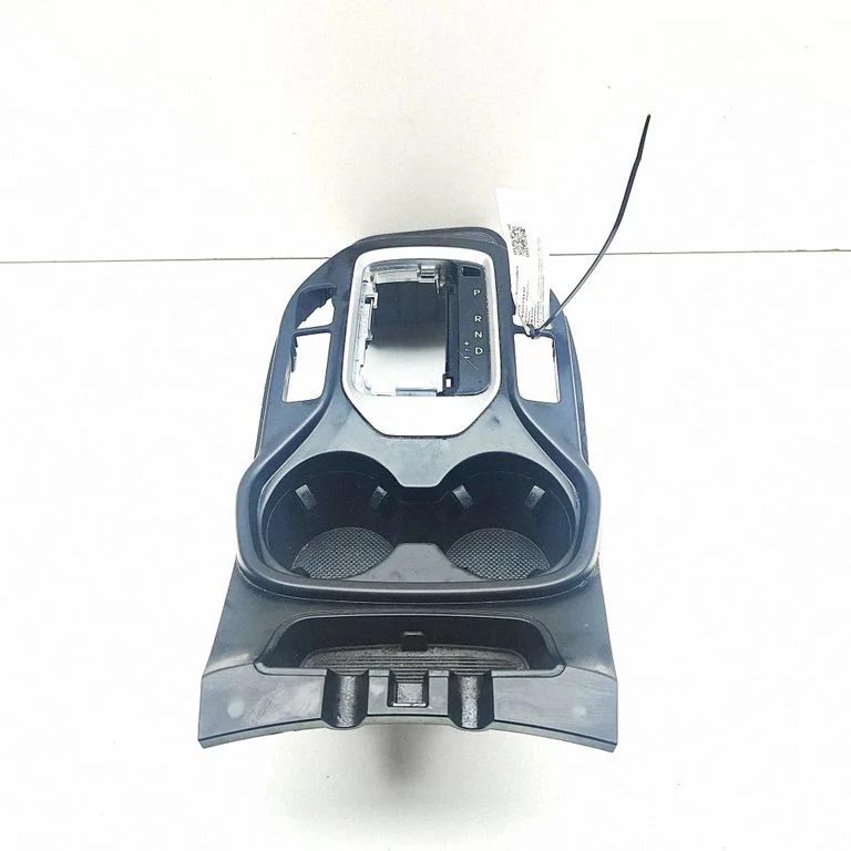 Cita centrālās konsoles (tuneļa) detaļa 846562W005A