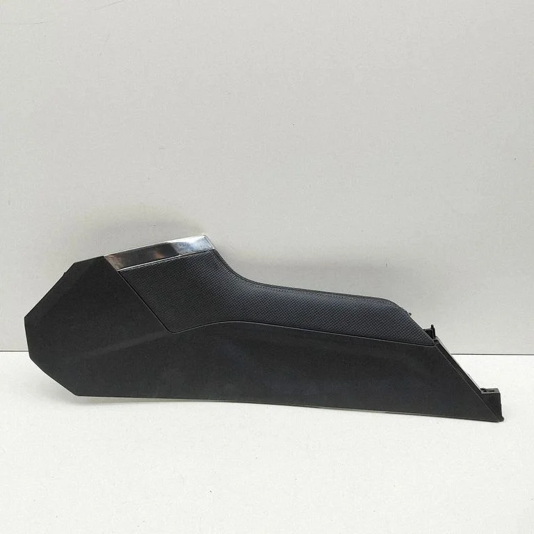 Cita centrālās konsoles (tuneļa) detaļa 66241SJ050VH