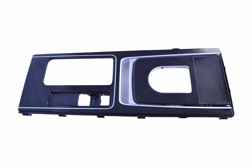 Cita centrālās konsoles (tuneļa) detaļa GX63044E04B