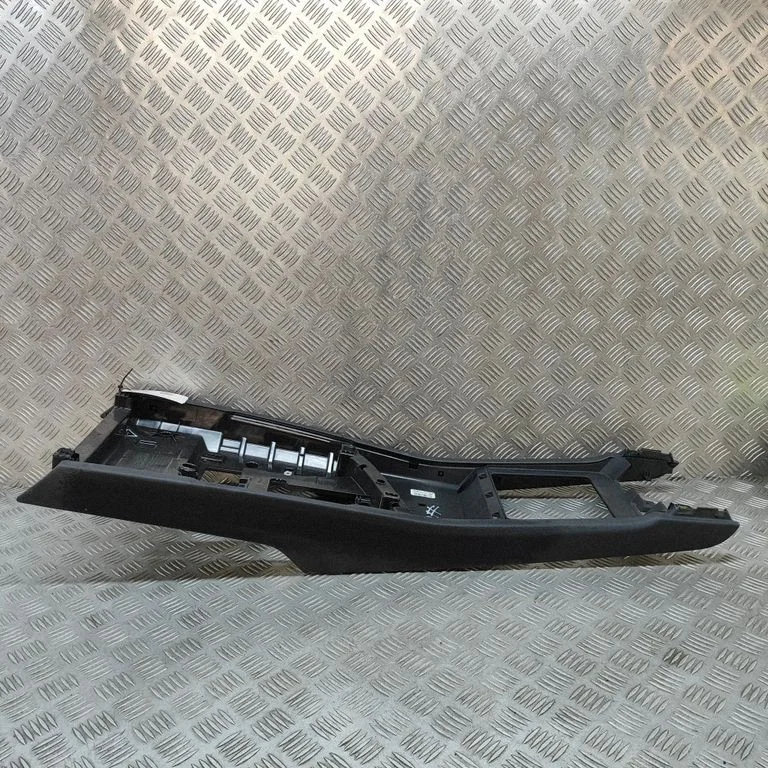 Muu keskkonsooli (tunneli) osa 4M1863244B