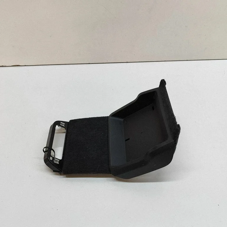Cita centrālās konsoles (tuneļa) detaļa 9J1857503C