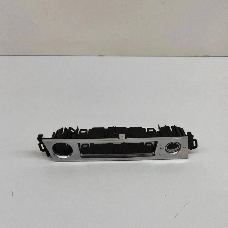 Cita centrālās konsoles (tuneļa) detaļa 4KL863263