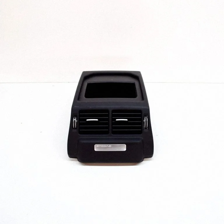 Cita centrālās konsoles (tuneļa) detaļa EJ32044E19AA