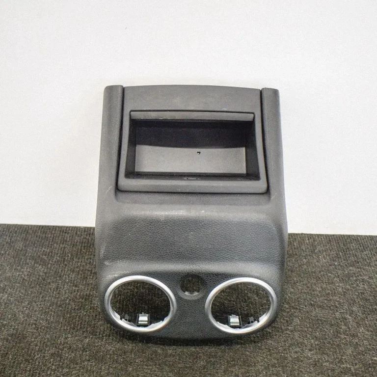 Cita centrālās konsoles (tuneļa) detaļa A2056800491