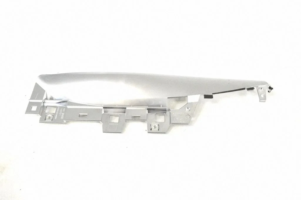 Cita centrālās konsoles (tuneļa) detaļa P13972B34000