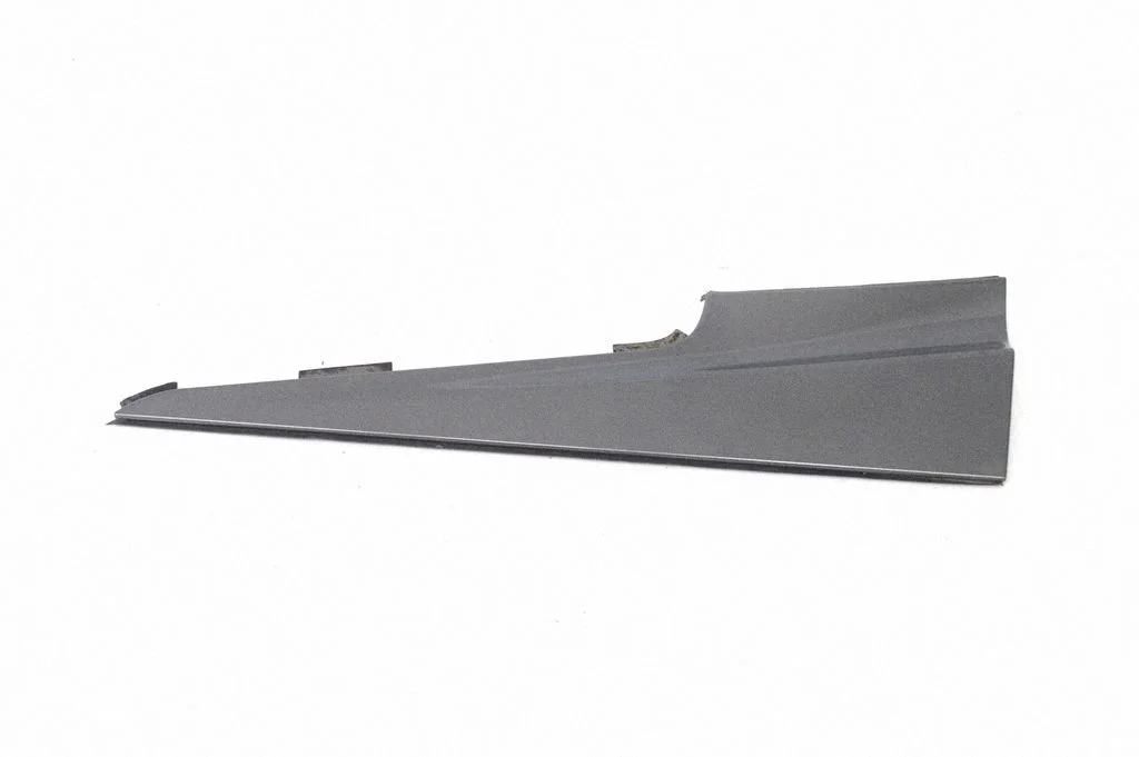 Cita centrālās konsoles (tuneļa) detaļa J9D350463AE