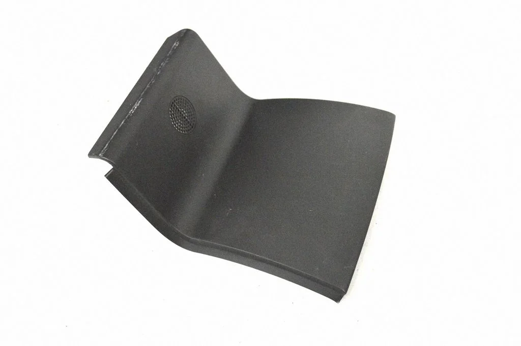 Cita centrālās konsoles (tuneļa) detaļa – Tesla Model S (2012-)