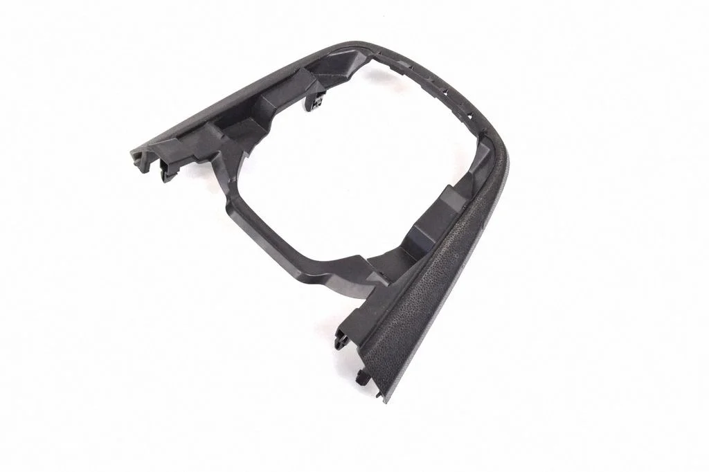 Cita centrālās konsoles (tuneļa) detaļa C1BBA044H83DCW