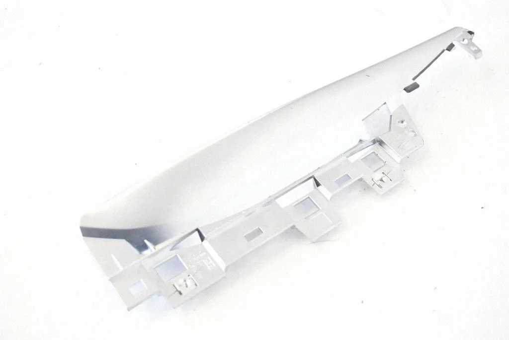 Cita centrālās konsoles (tuneļa) detaļa P13972B34000