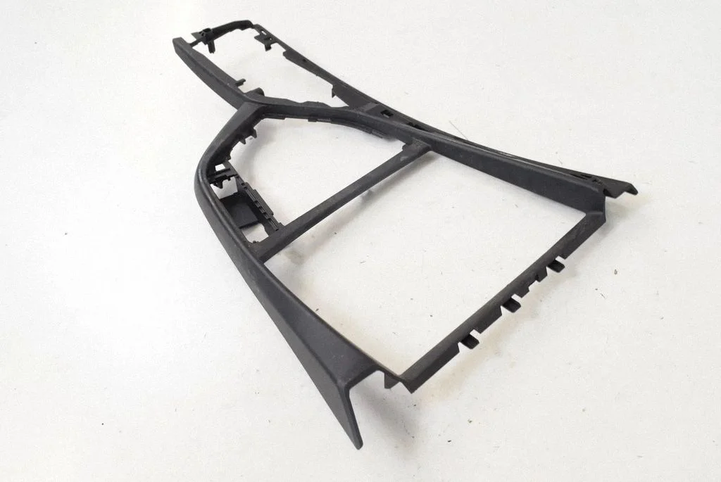 Cita centrālās konsoles (tuneļa) detaļa – BMW 2. sērija F22 F23 (2013-2017)