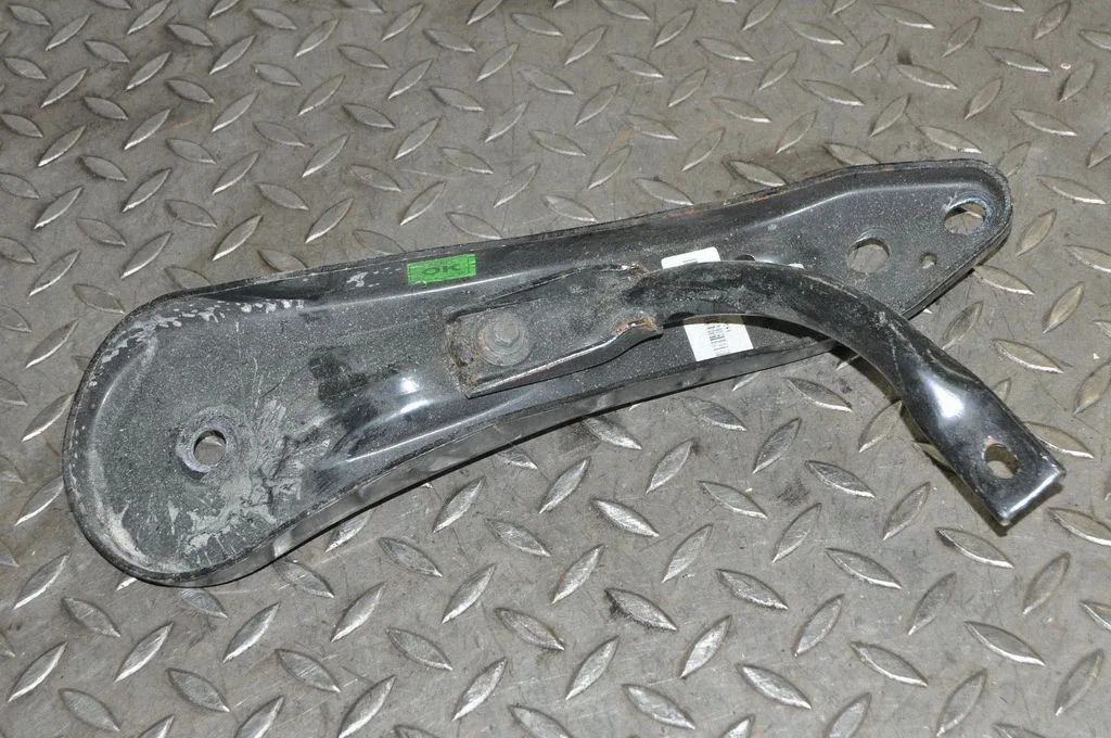 Cita priekšējās piekares detaļa HK835C365AF