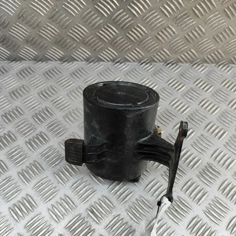Active carbon filter fuel vapour canister 6764044