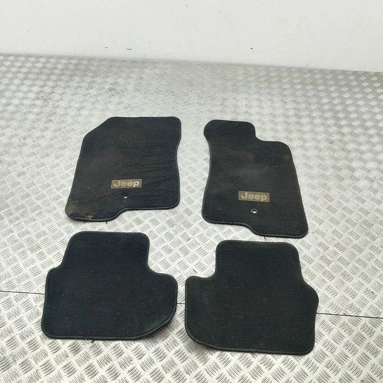 Paklājiņu komplekts 1MF76TRM