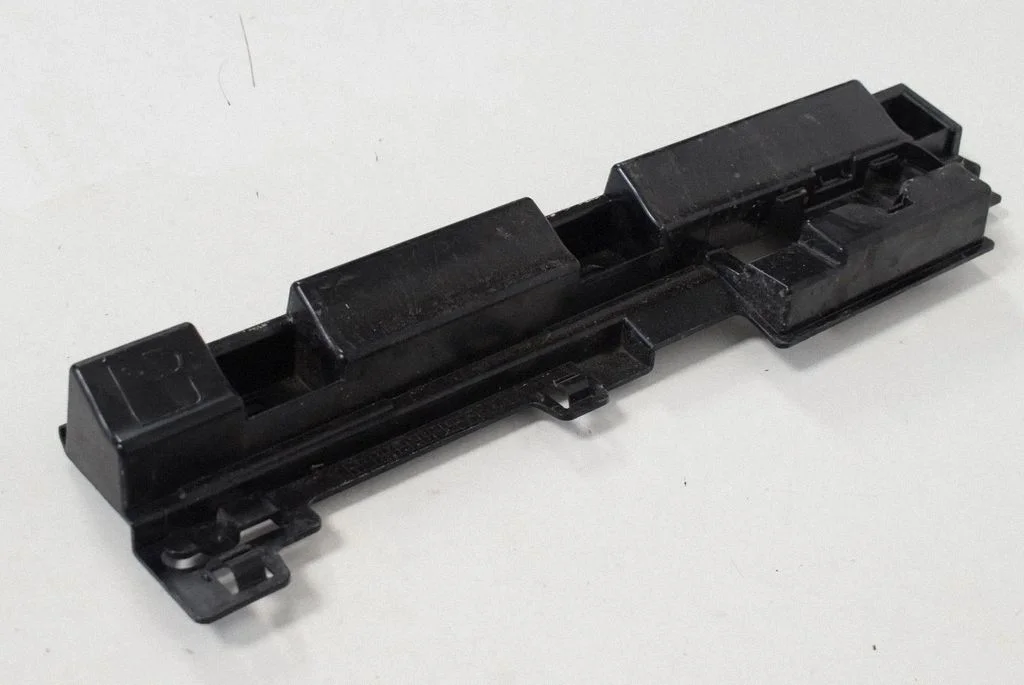 Sill/side skirt trim 7256917
