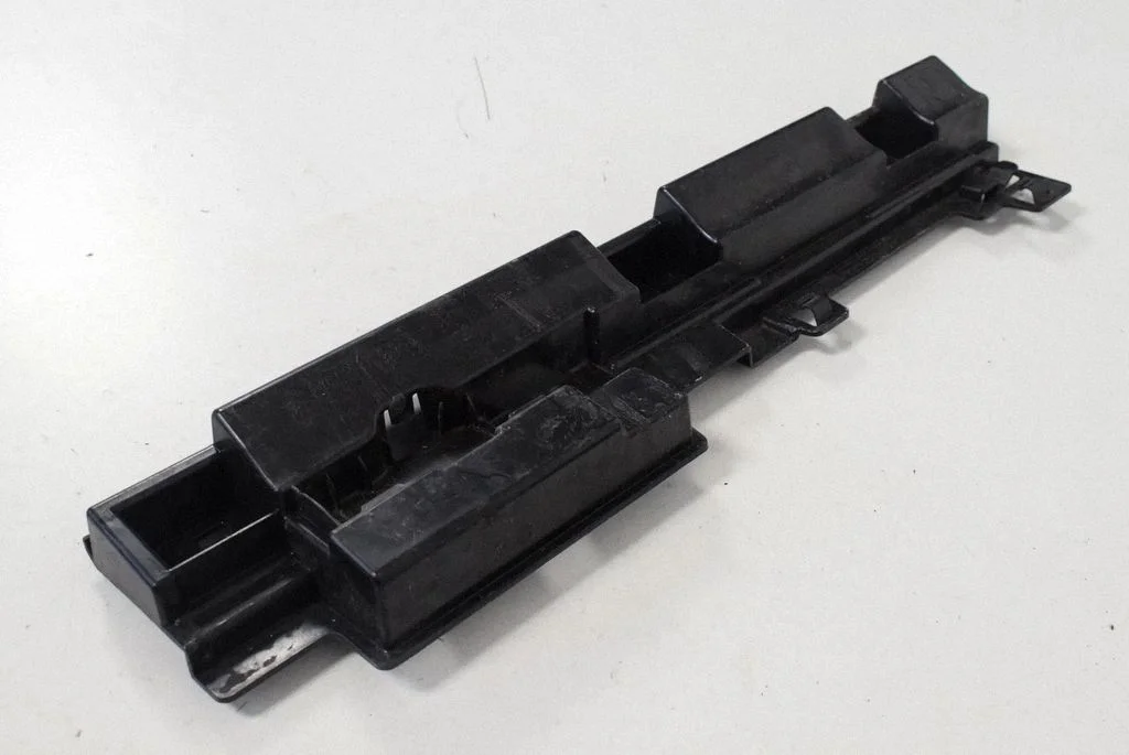 Sill/side skirt trim 7256918