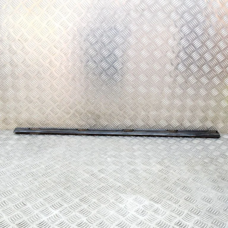 Sill/side skirt trim A1676988101
