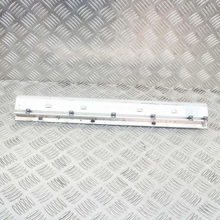 Część progu 8X23107B00AC