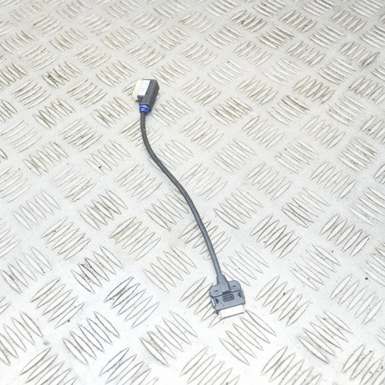 AUX in-socket connector – Audi A4 Allroad B8 (2008-2016)