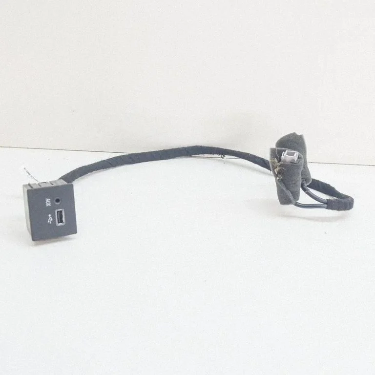 AUX in-socket connector 670009770