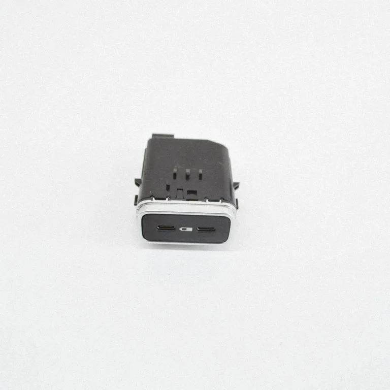 USB ligzda – Mercedes-Benz GLS klase X167 (2019-)