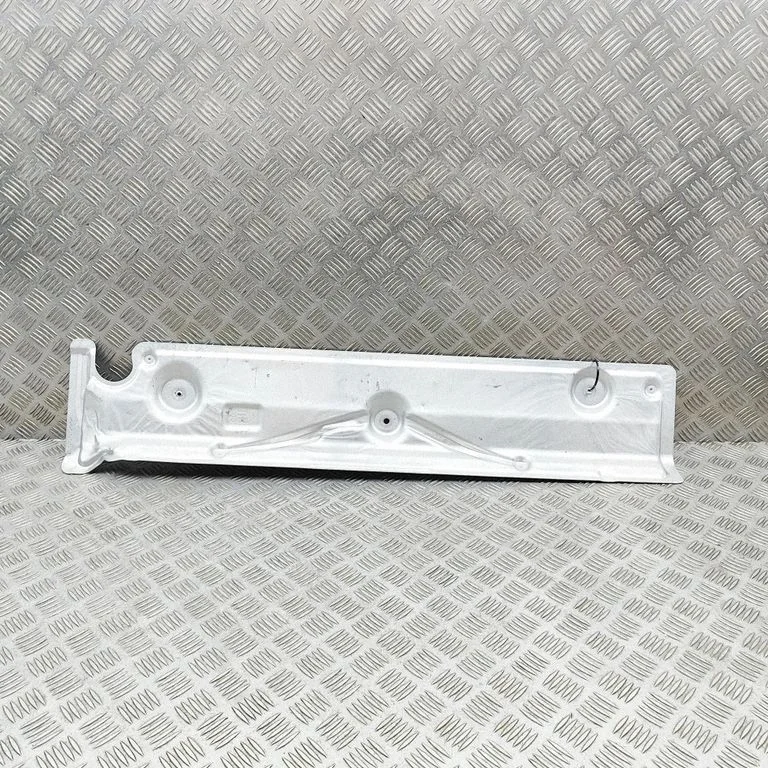 Heat shield in engine bay – BMW XM (2022-)