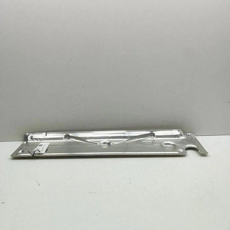 Heat shield in engine bay – BMW X6 G06 (2019-)