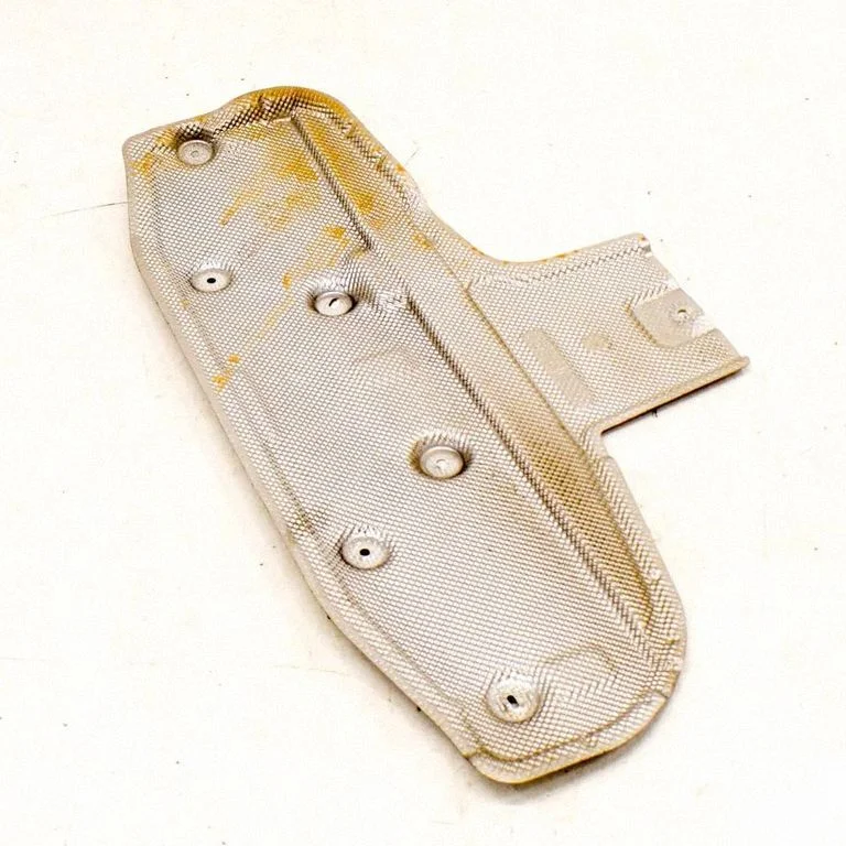 Heat shield in engine bay 7290784
