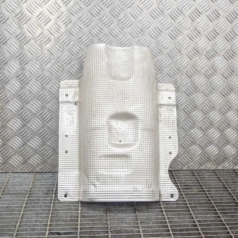 Heat shield in engine bay 670005084