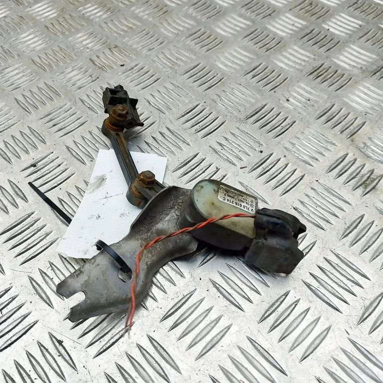 Priekšējās piekares augstuma devējs 7L0616214C