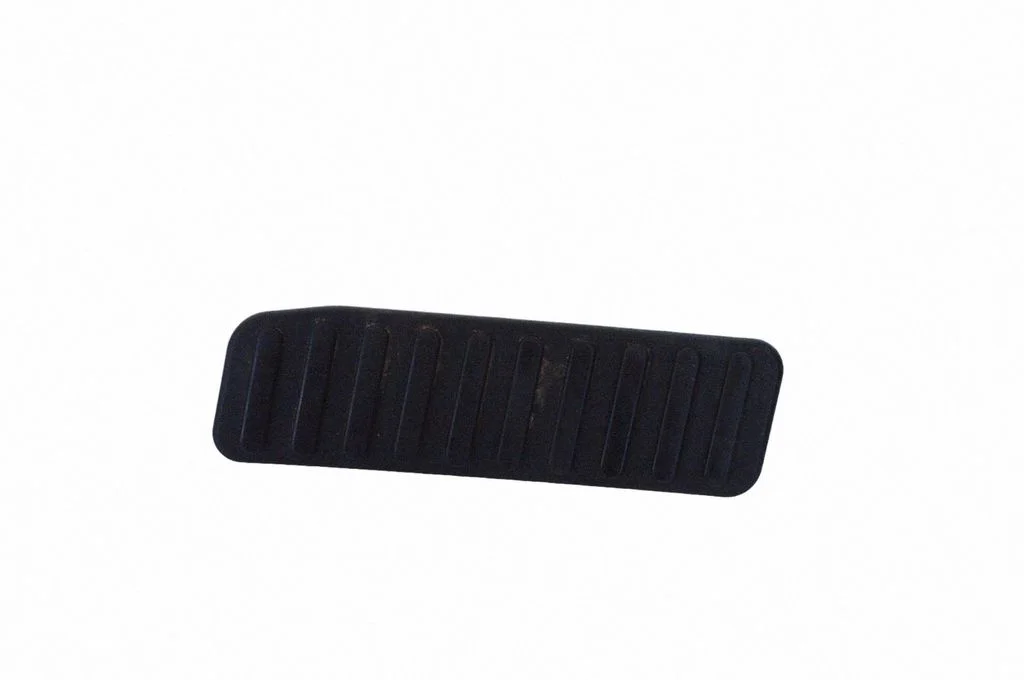 Foot rest pad/dead pedal GR3B6312020A