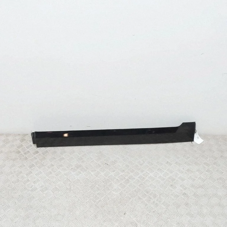 Rear fender molding trim PZ31V250A26AD