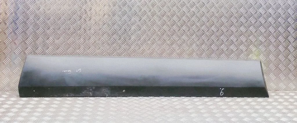 Moldings uz aizmugurējā spārna BK31V254AGW
