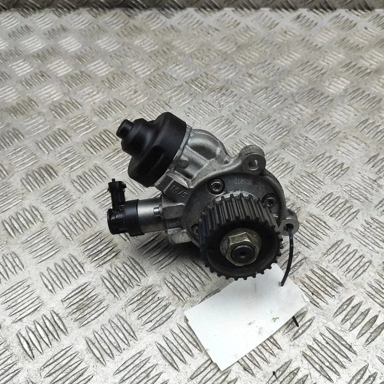Mechanical fuel pump 0445010747