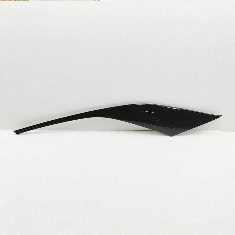 Moldings uz aizmugurējā spārna 14B853377B
