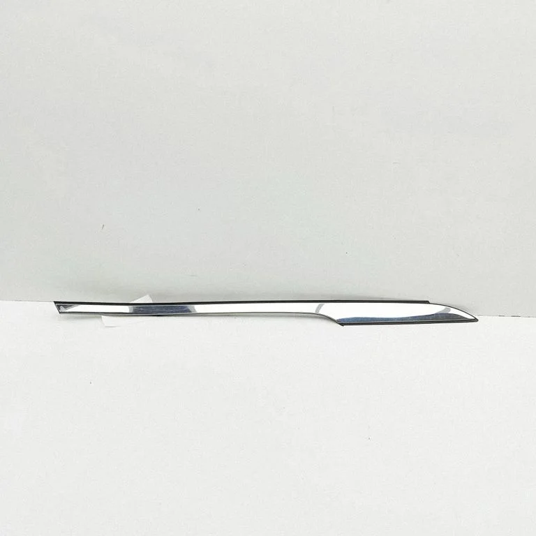 Moldings uz aizmugurējā spārna 87850A8300