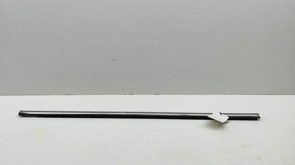 Listwa szyby drzwi przednich SA3F6107115V