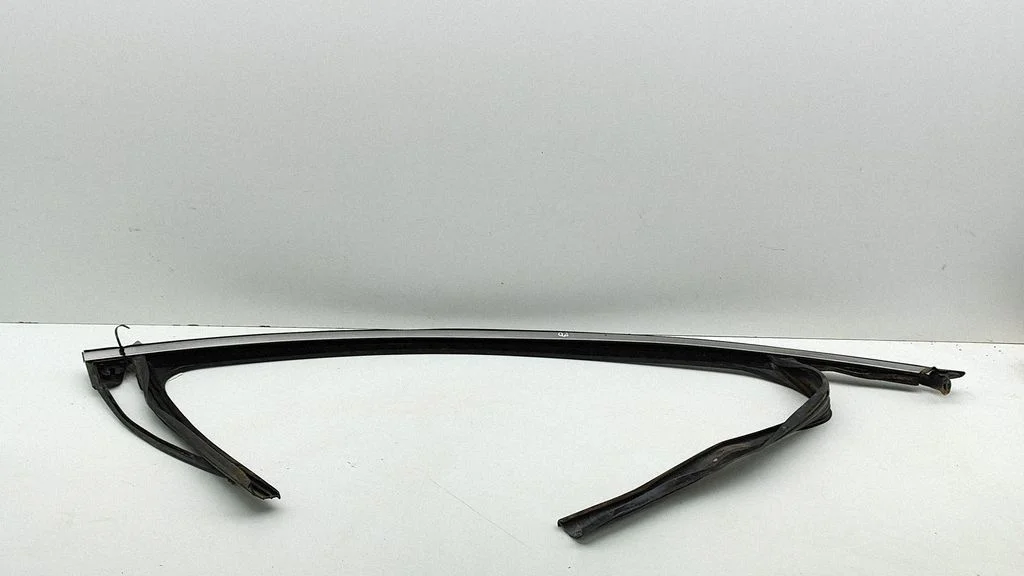Listwa szyby drzwi przednich SA3F6107114V