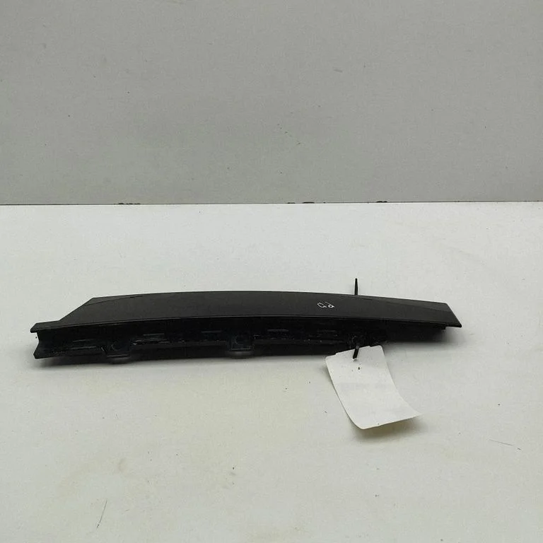 Listwa szyby drzwi przednich SA3F5402920D1