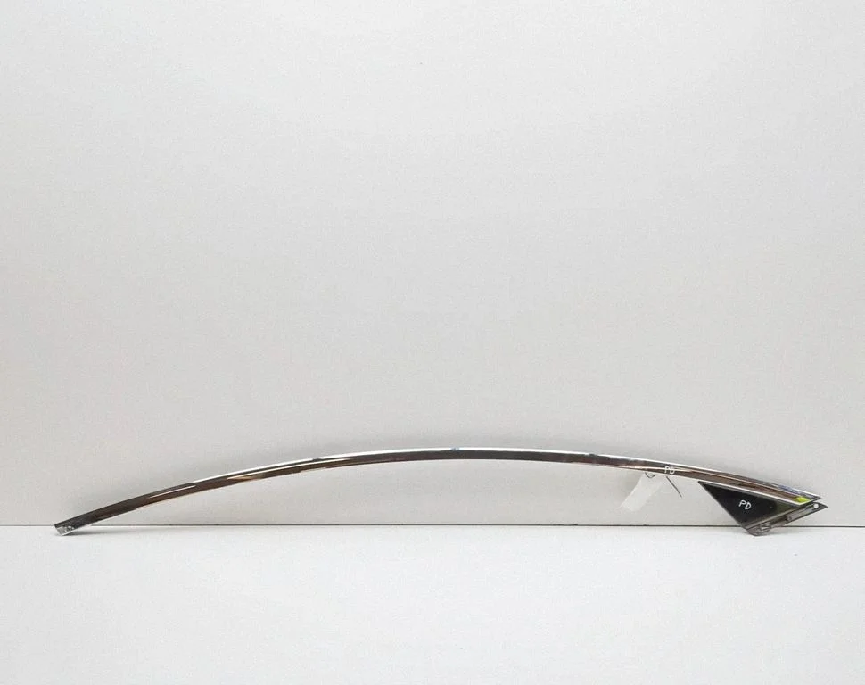 Front door glass trim molding 112887200G