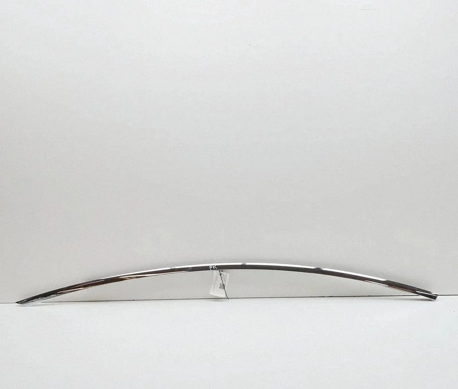 Front door glass trim molding 112887100G