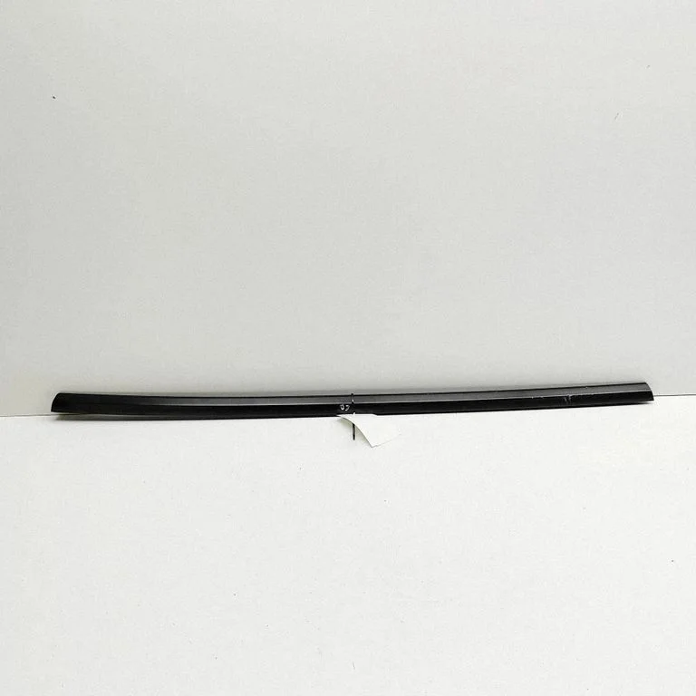Listwa szyby drzwi tylnych 108074840L