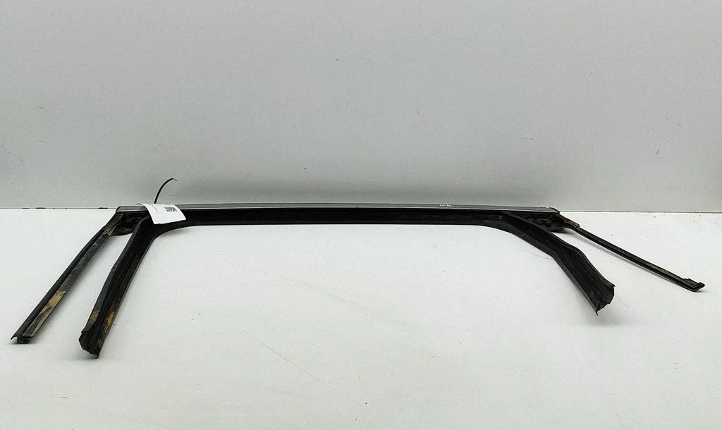 Listwa szyby drzwi tylnych SA3F6207113V