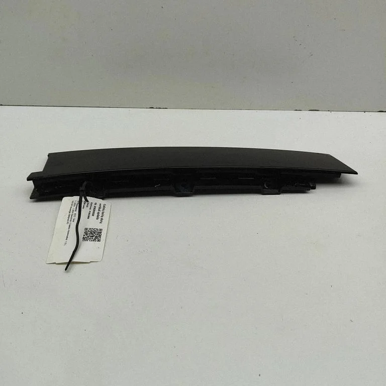 Listwa szyby drzwi tylnych SA3F5402931