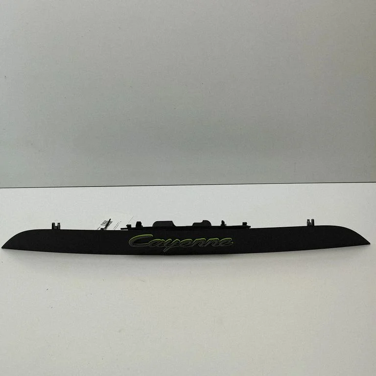 Trunk door license plate light bar – Porsche Cayenne (9Y0 9Y3) (2018-)